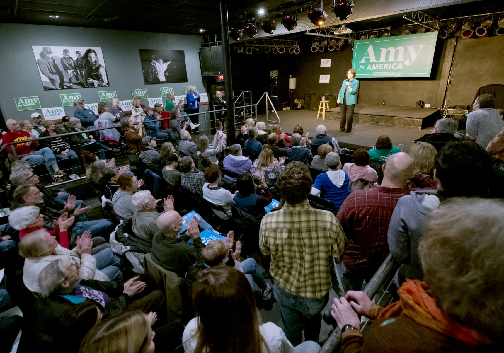 Sen. Amy Klobuchar rallies in Sioux City